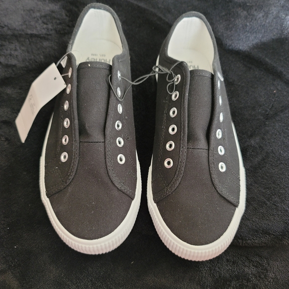 Hurley Shoes - (NWT) Hurley Black (No Lace) Canvas Tennis Shoes